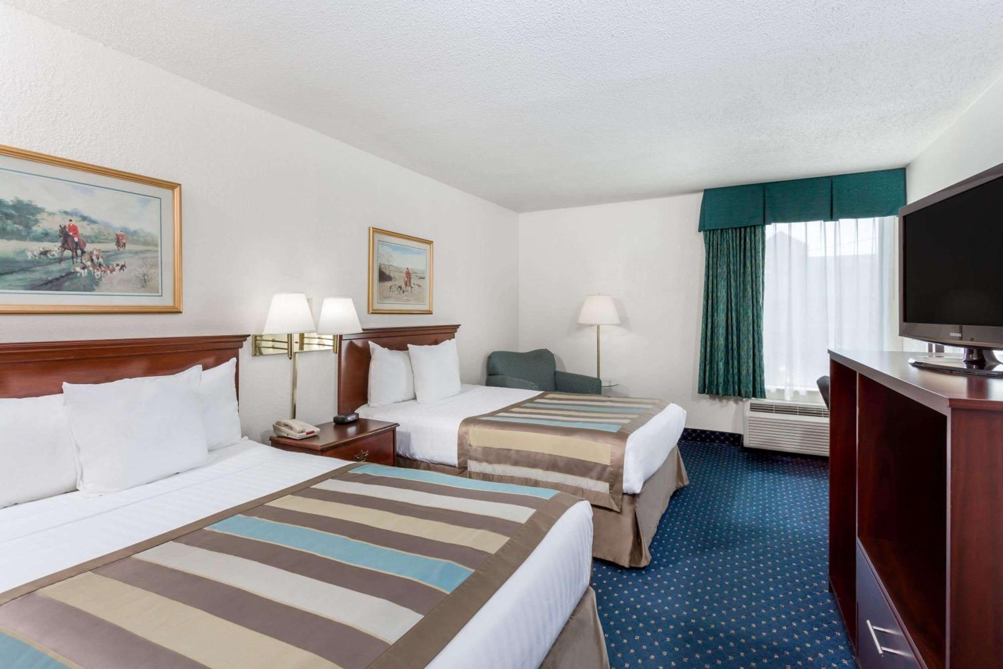 Baymont By Wyndham Greensboro/Coliseum Exterior foto